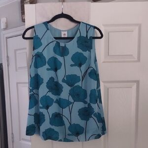 cabi #3268 Poppy Floral. Turquoise Blue. Pleats In Back. Very Pretty. Size M